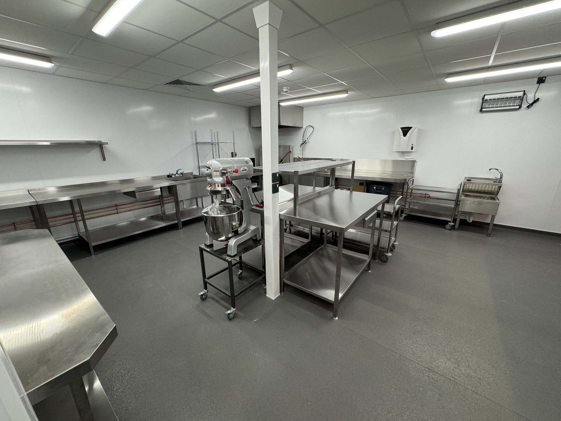 Central stainless steel preparation tables