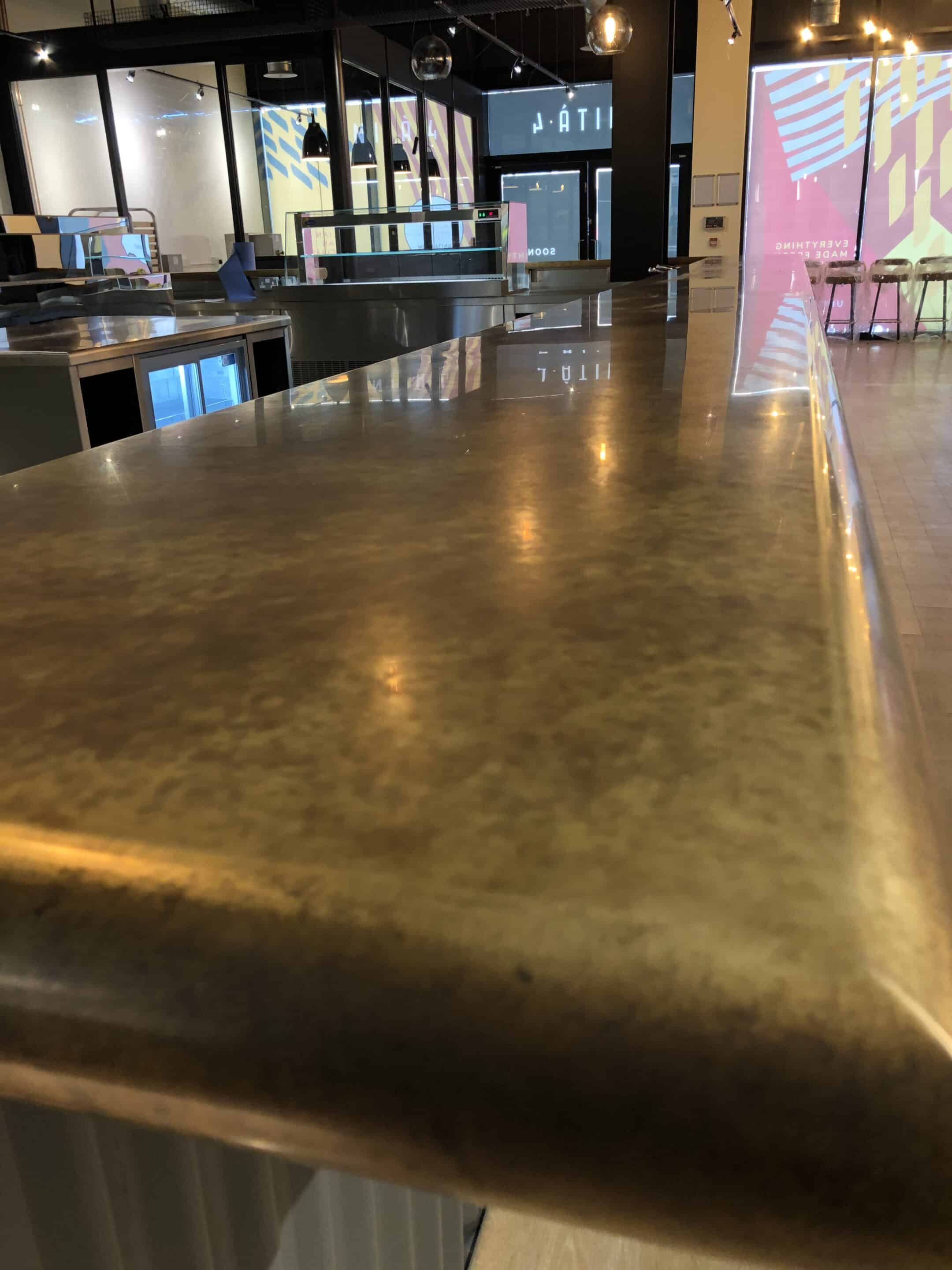 Bar pass with copper counter at Unita Quattro, Ashford